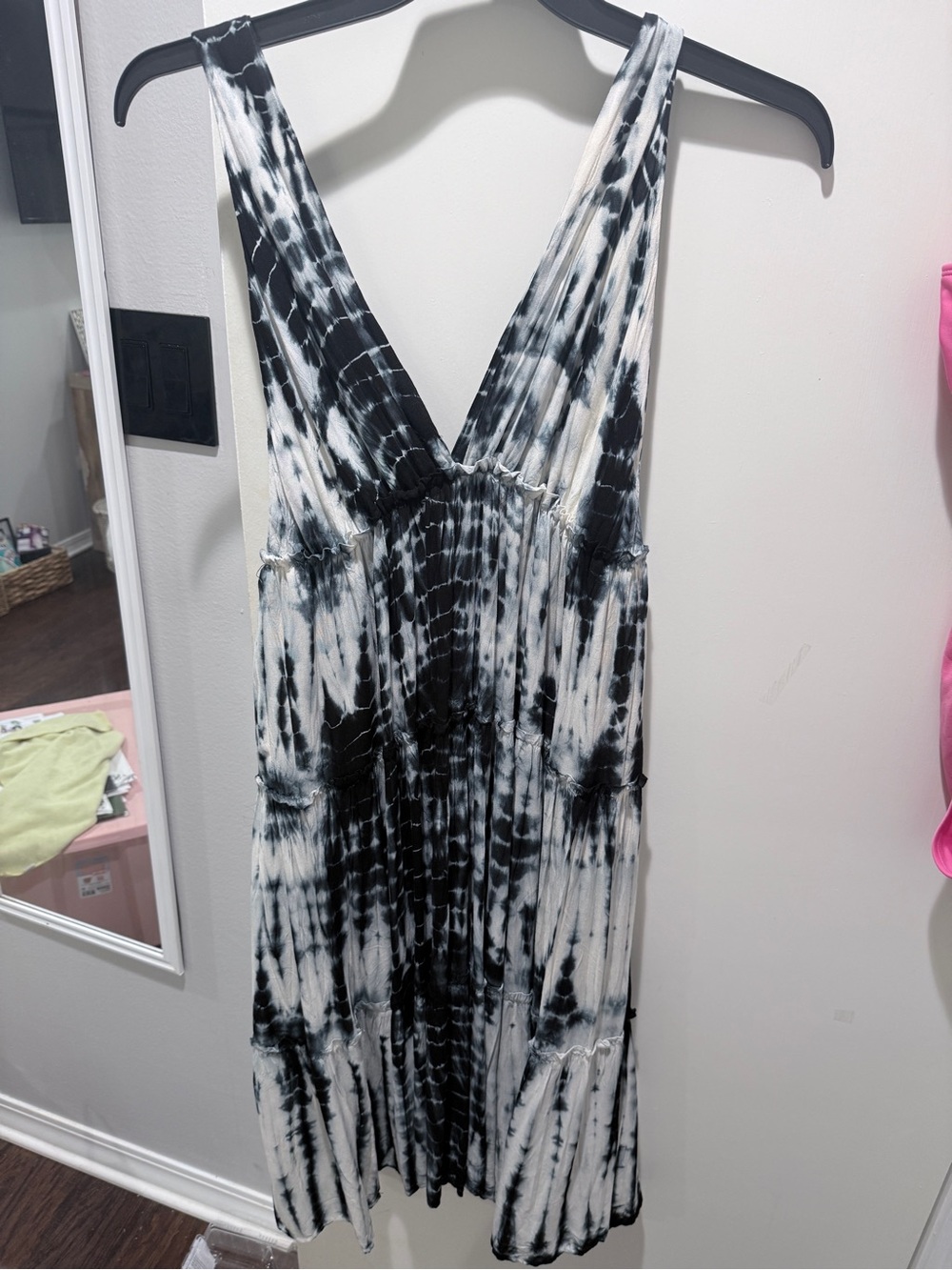 Raviya Monochrome Tie-Dye Pleated Maxi